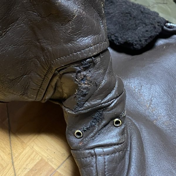 G-1フライトジャケットの破れ・穴塞ぎ・ひび割れ　2