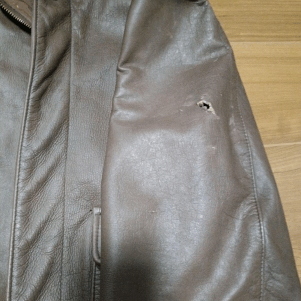 A-2フライトジャケットの穴塞ぎ