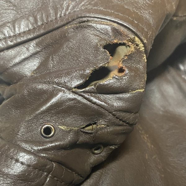 G-1フライトジャケットの破れ・穴塞ぎ・ひび割れ