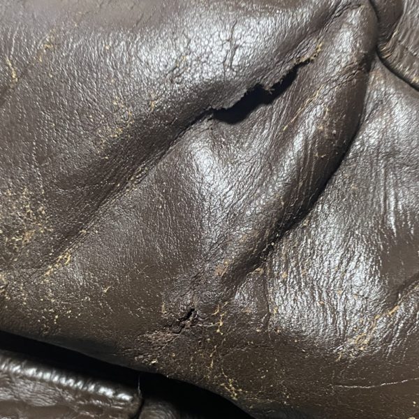 G-1フライトジャケットの破れ・穴塞ぎ・ひび割れ　1